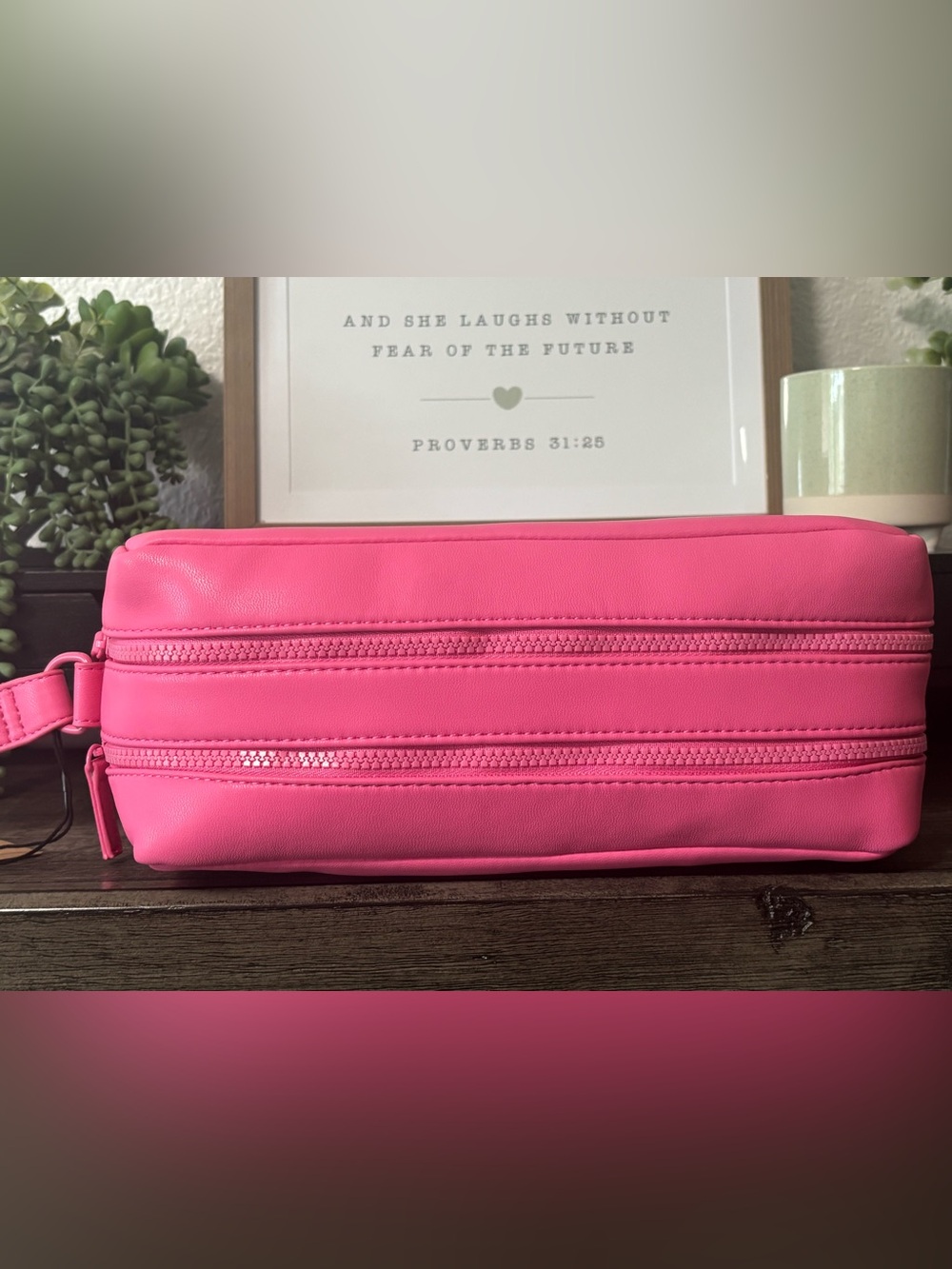 Steven Madden Jumbo Wristlet / Cosmetic Bag Beauty Bundle - Picture 4 of 15